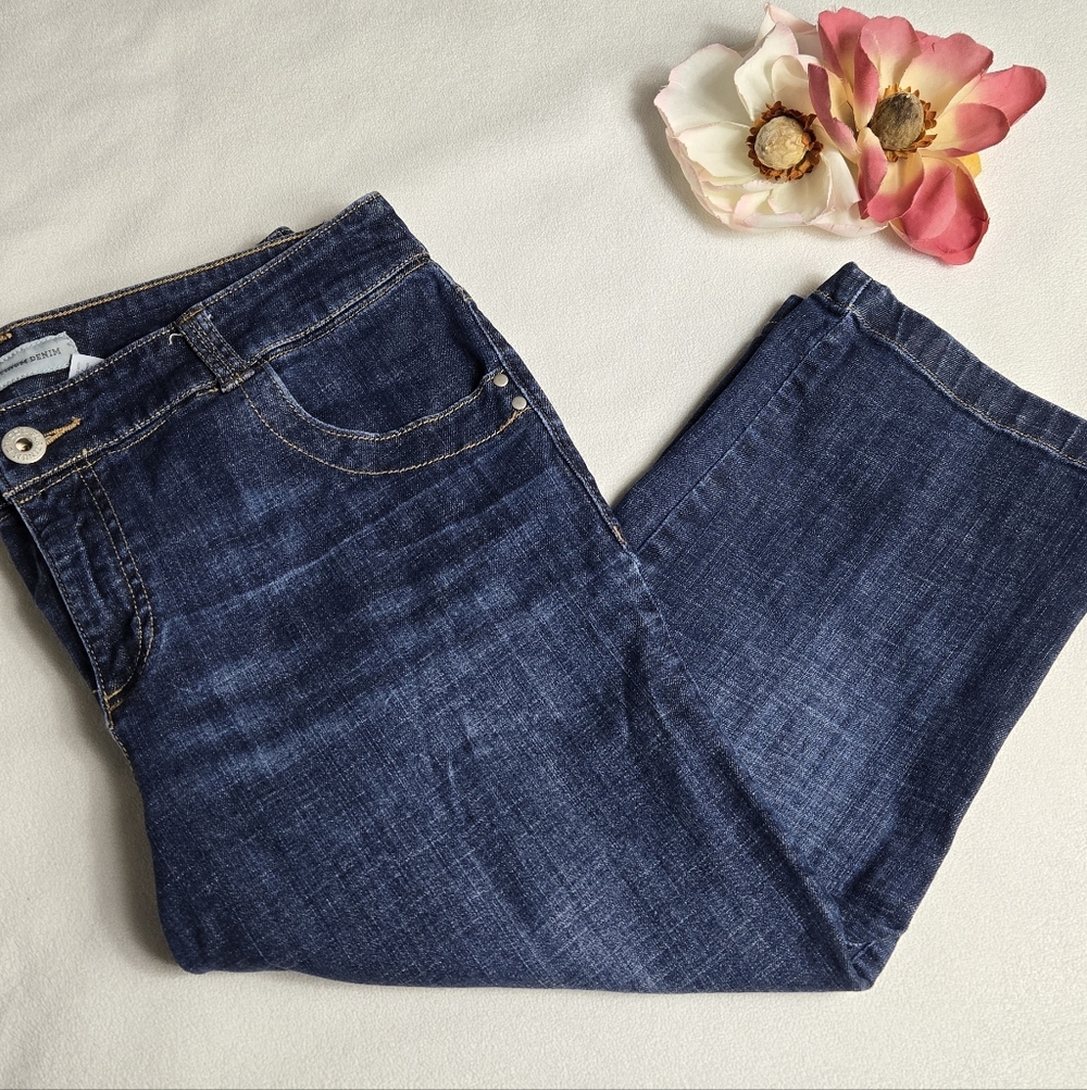Chico's Platinum Denim Dark Blue Cropped Jeans, Size 2